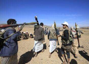 Houthi, abbiamo attaccato un cargo Usa nel Golfo di Aden