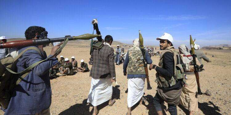 Houthi, abbiamo attaccato un cargo Usa nel Golfo di Aden