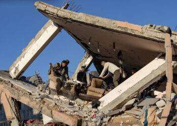 Il regime sanguinario israeliano uccide altri due giornalisti a Khan Yunis