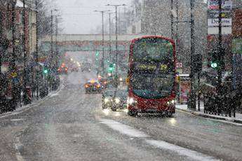 Gb, ondata di freddo da record: non accadeva da 14 anni. Neve anche a Londra