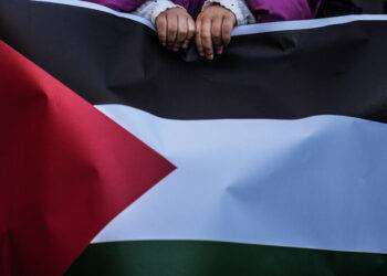 Giovani palestinesi, scendiamo in piazza contro i divieti