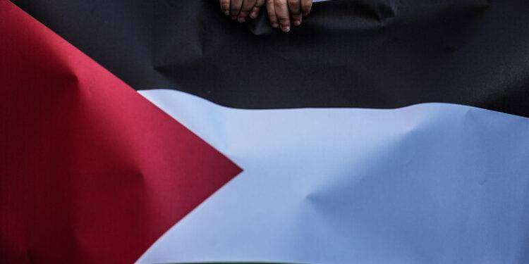 Giovani palestinesi, scendiamo in piazza contro i divieti