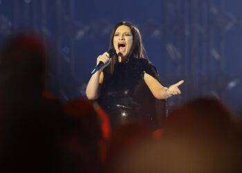 Laura Pausini dedica a Sandra Milo il concerto di Barcellona