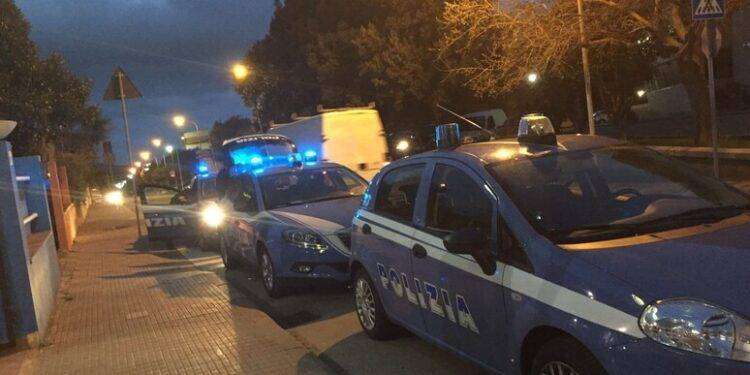 Brucia un’auto e aggredisce poliziotti, arrestato a Iglesias