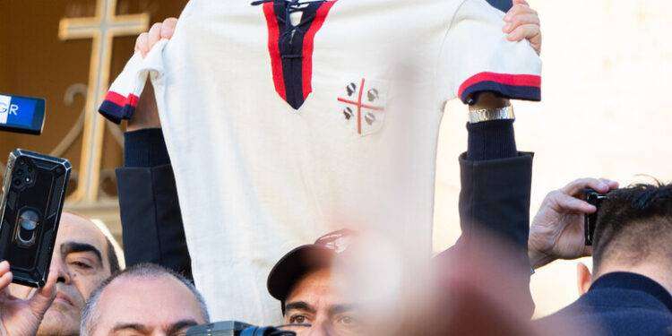 Riva: Cagliari, maglia dello scudetto per gara contro Torino