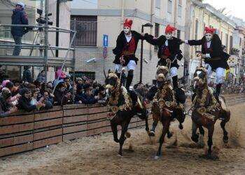 Sartiglia senza le 8 tribune, accesso libero a corsa pariglie