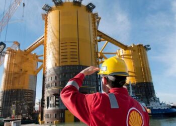 La compagnia petrolifera britannica Shell ha sospeso a tempo indeterminato tutte le spedizioni attraverso il Mar Rosso