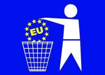 Trattori in porto a Cagliari per la protesta degli agricoltori contro l’Ue