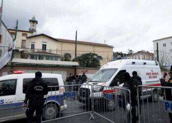 Turchia, catturati due uomini armati che hanno ucciso una persona in una chiesa italiana di Istanbul