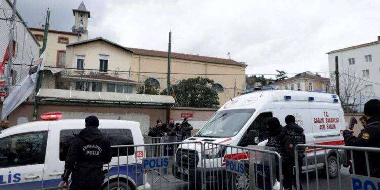 Turchia, catturati due uomini armati che hanno ucciso una persona in una chiesa italiana di Istanbul