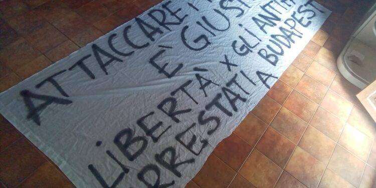 Ilaria Salis, l’insegnante l’italiana in carcere in Ungheria da quasi 12 mesi: sit-in a Cagliari