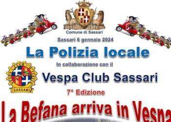 La polizia locale porta la Befana in Vespa a Sassari