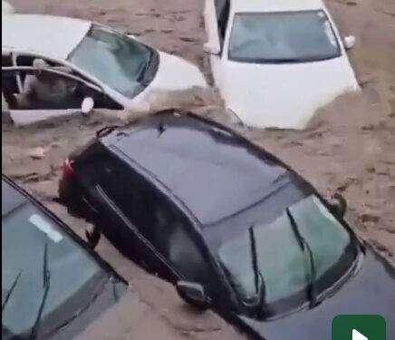 Il ciclone Belal si abbatte sulle Mauritius: le auto trascinate dalla corrente a Port Louis
