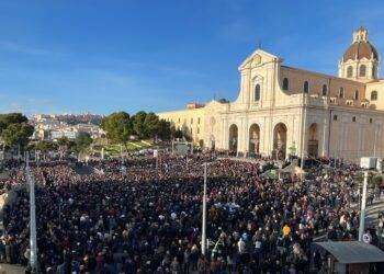 Riva, oltre 35 mila persone davanti a Bonaria per funerale