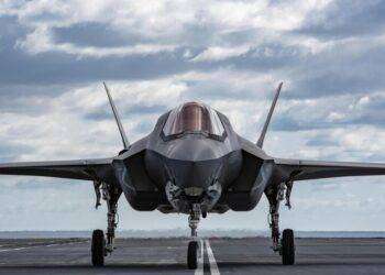 Times, la Gran Bretagna autorizza raid aerei contro Houti