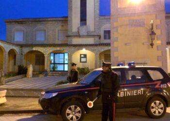 Tuta prende fuoco, muore mentre tenta di spegnere le fiamme