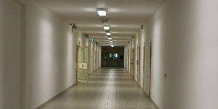 Carceri, dopo aggressioni a Uta trovato anche un telefonino