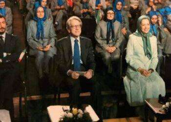 Il deputato con la pistola in tasca, ecco chi è Emanuele Pozzolo, l’amico degli ex terroristi iraniani del Mek