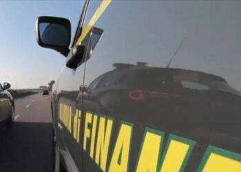 Finanza scopre frode da 11 milioni su import auto dall’estero