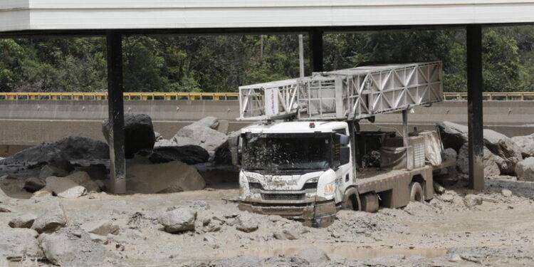 Colombia, almeno 18 morti e dispersi per una frana