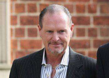 Gascoigne, lite fuori da un hotel ma un tifoso lo salva