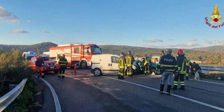 Scontro frontale alle porte di Nuoro: due feriti gravi