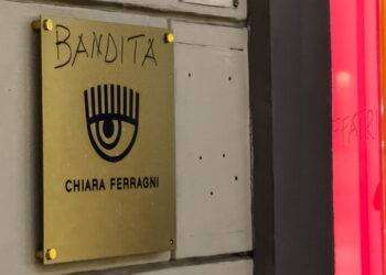 Scritte di insulti sulla boutique di Chiara Ferragni a Roma