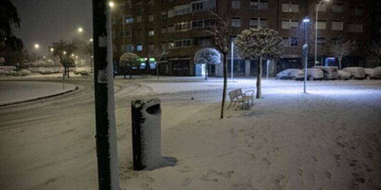 Gelo sull’Italia: allerta gialla in 4 regioni, neve e forte vento