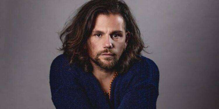 Enrico Nigiotti, esce nuovo singolo In punta di piedi