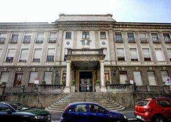 Ragazze aggredite da un uomo fuori da un locale a Milano