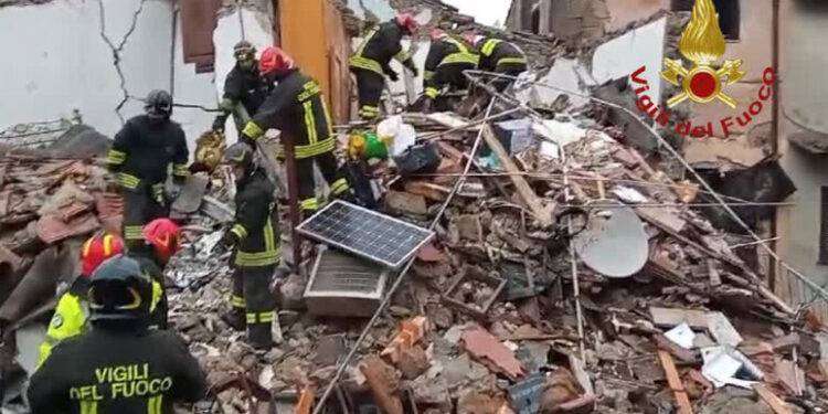 Crolla palazzina vicino Roma, tra le ipotesi la fuga di gas