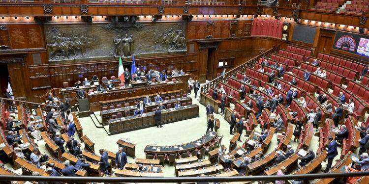 Madre fugge in Ucraina con figlia 5 anni, il caso in Parlamento