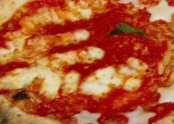Otto sardi su 10 scelgono la pizza, spesa di 79 milioni all’anno