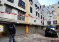 Killer entrano in casa, lui scappa ma cade dal balcone e muore