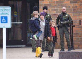 Polizia,1 morto, oltre al killer, in sparatoria liceo Iowa