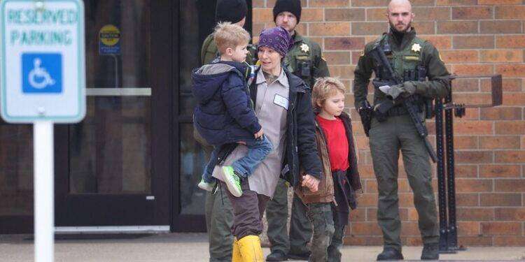 Polizia,1 morto, oltre al killer, in sparatoria liceo Iowa