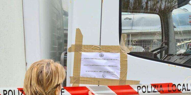 250 auto abbandonate a Olbia rimosse dalla polizia locale