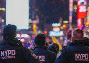 Auto contro la folla nello Stato di New York