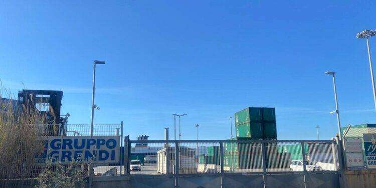 Operaio morto a Cagliari, presidio silenzioso al porto