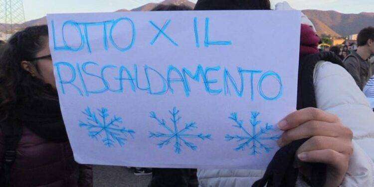 Scuola Deledda senza riscaldamento a Carbonia per un guasto
