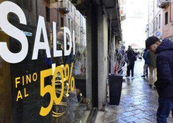 Confcommercio, ‘in lieve calo chi farà acquisti in saldi’