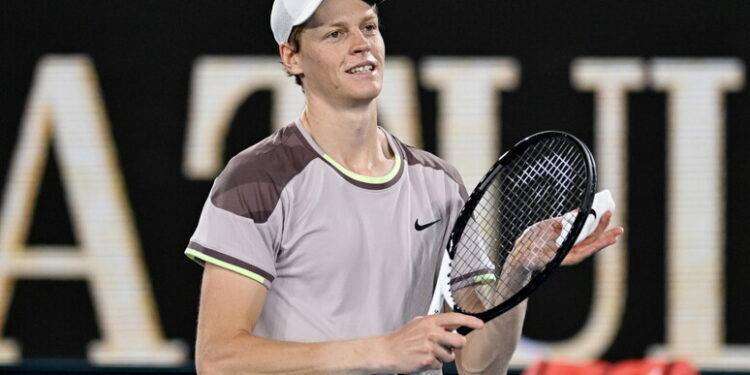 Australian Open, Sinner travolge Baez e vola agli ottavi