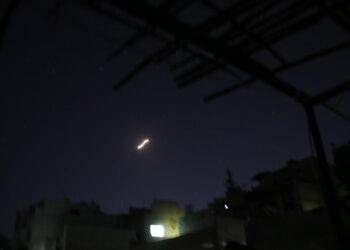 Israele calpesta il diritto internazionale, uccise 6 persone in attacco alla Siria