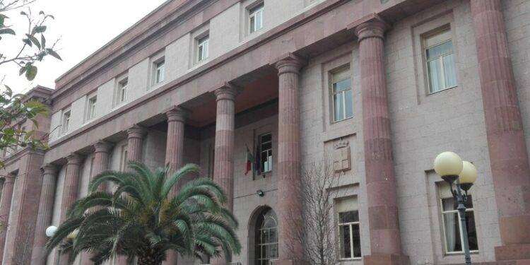 Tenta un furto in tribunale a Sassari, arrestato