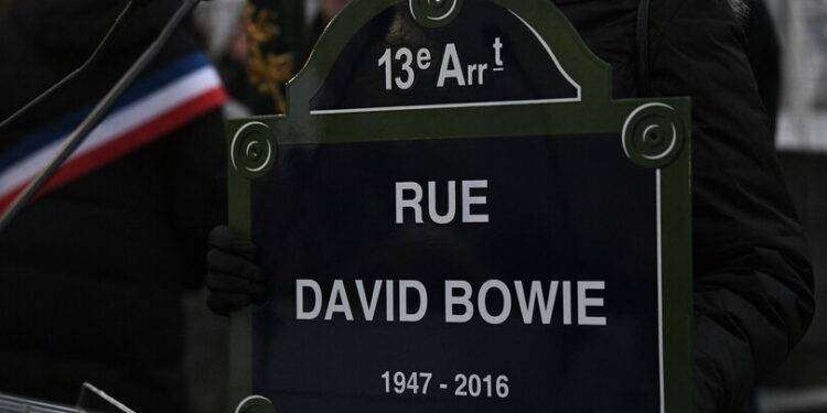 A Parigi la prima strada al mondo dedicata a David Bowie