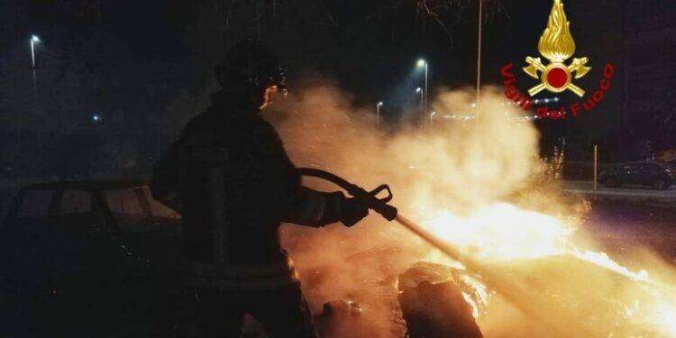 Auto a fuoco a Settimo S. Pietro, 2 adulti e 1 bimba intossicati