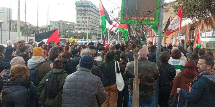 Cagliari, sit-in davanti alla Rai: “La tv di stato censura il genocidio”