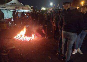 Protesta trattori, terza notte a Cagliari tra clacson e fumogeni