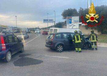 Olbia, scontro tra auto e furgone: un ferito