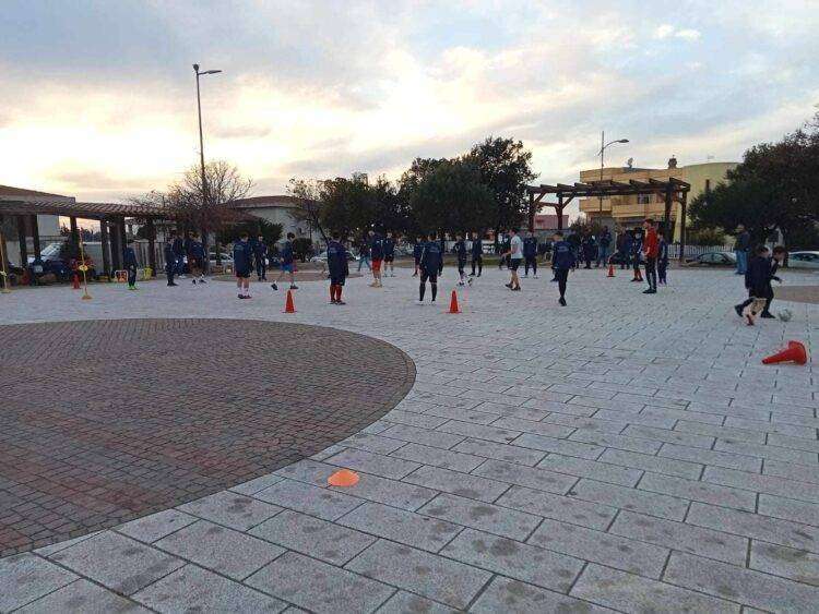 Ussana, squadra di calcio senza campi: si allena in piazza